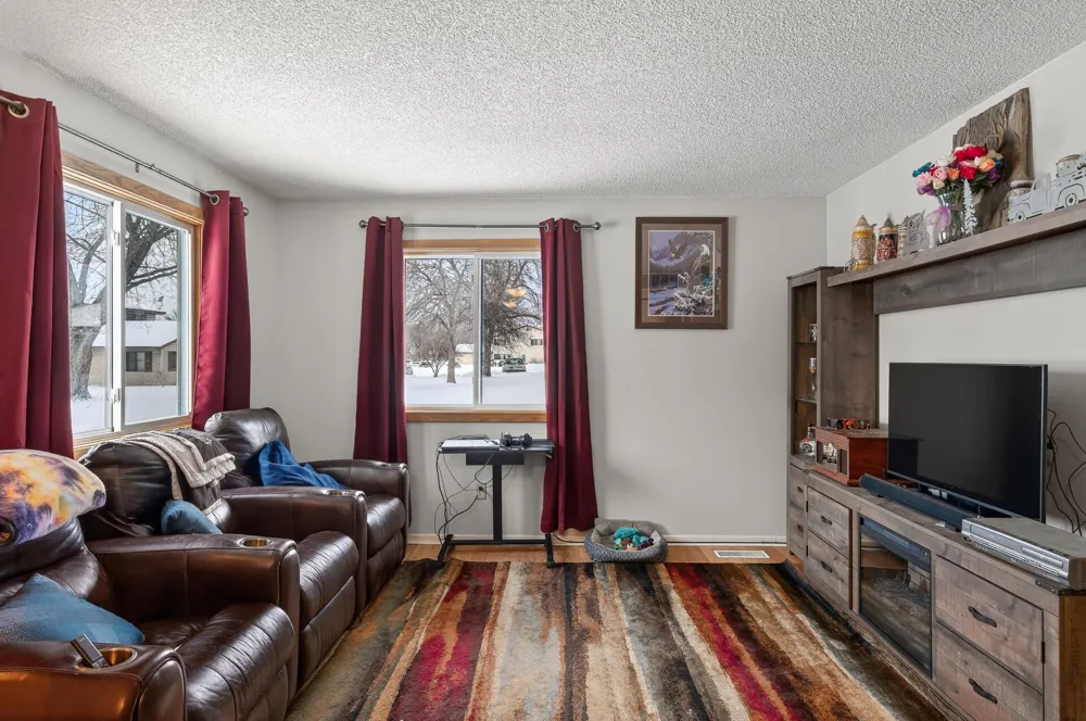 6530 83rd Court Brooklyn Park, MN 55445
