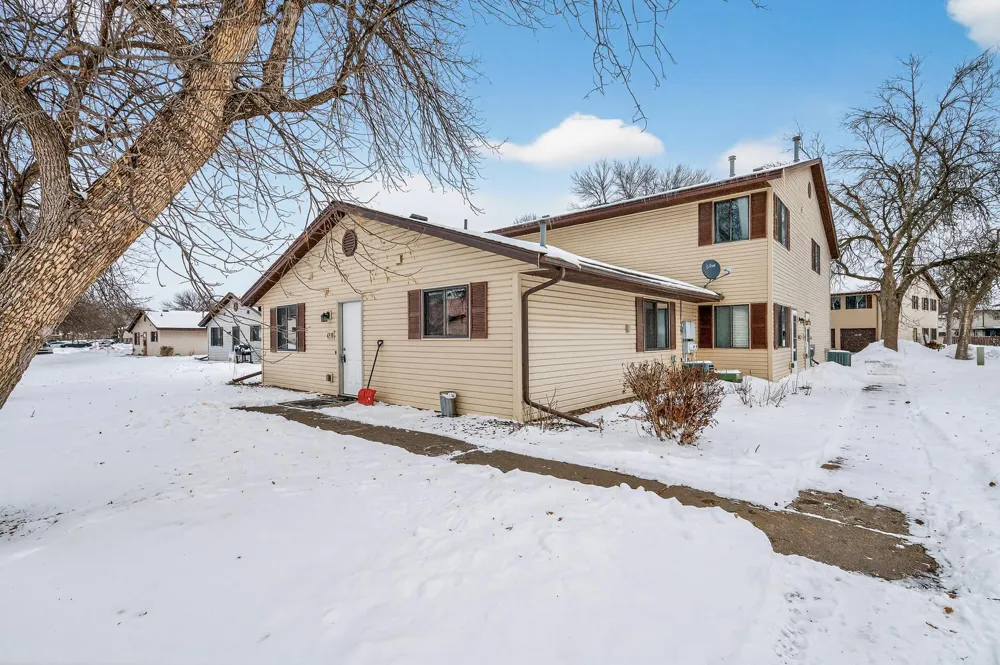6530 83rd Court Brooklyn Park, MN 55445