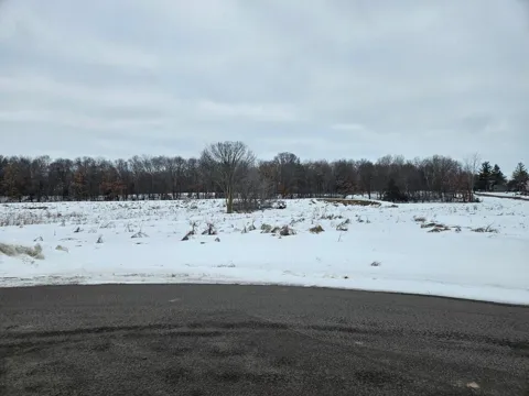 Lot 5, Block 3 1st St NE