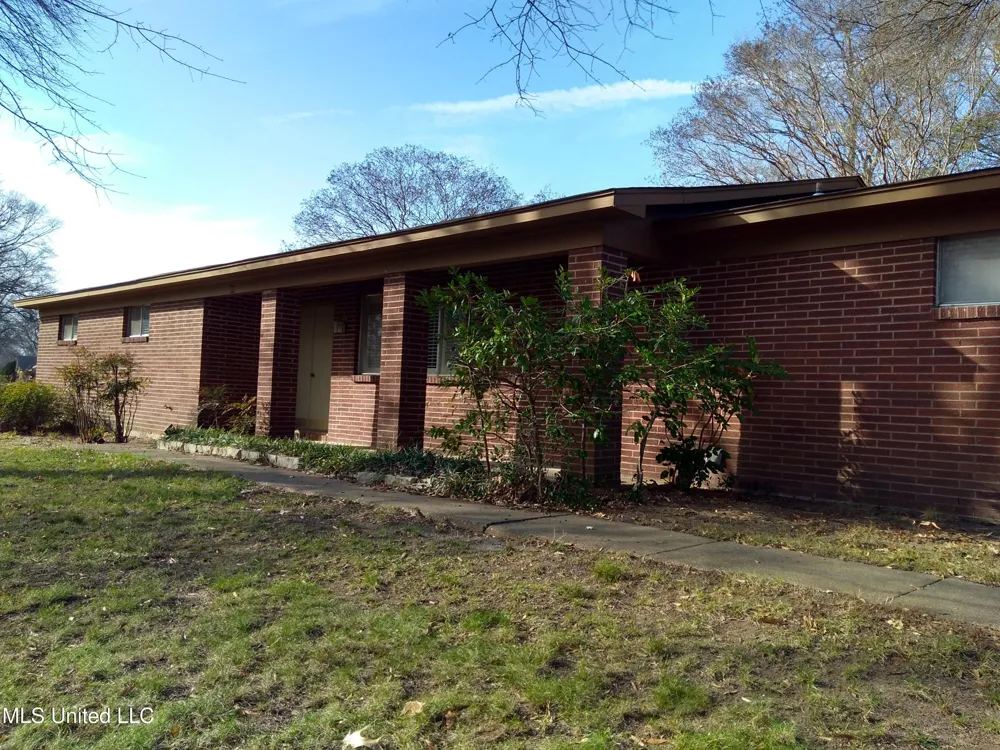 311 S Mac Arthur Circle Indianola, MS 38751