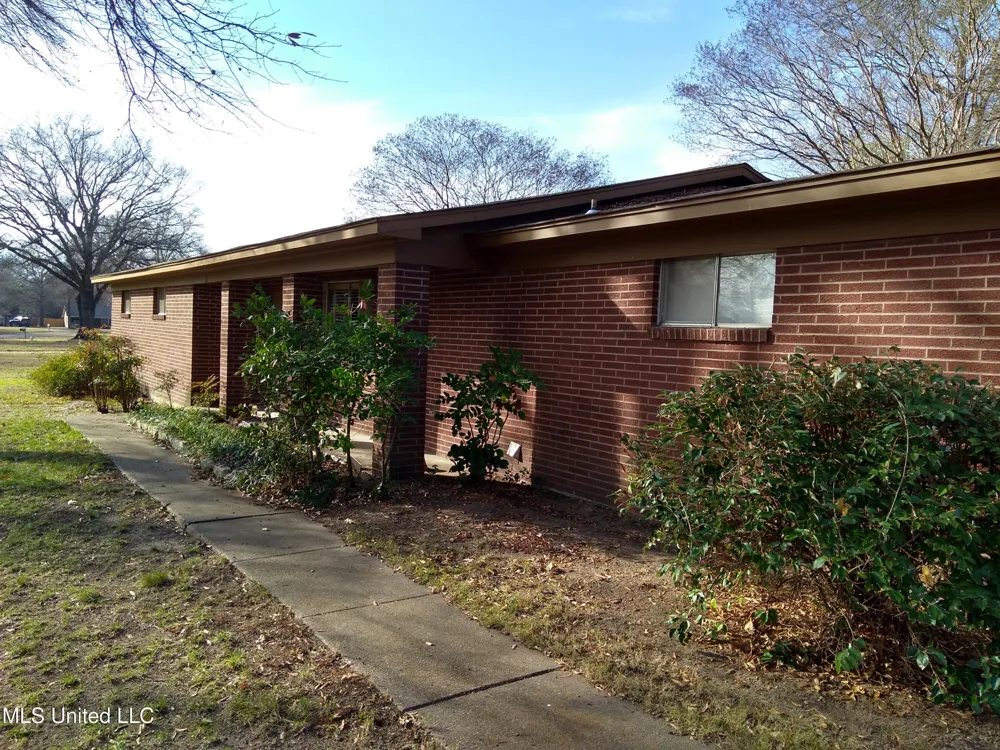 311 S Mac Arthur Circle Indianola, MS 38751