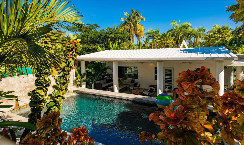 300 PALM COTTAGES Vieques, PR 00765