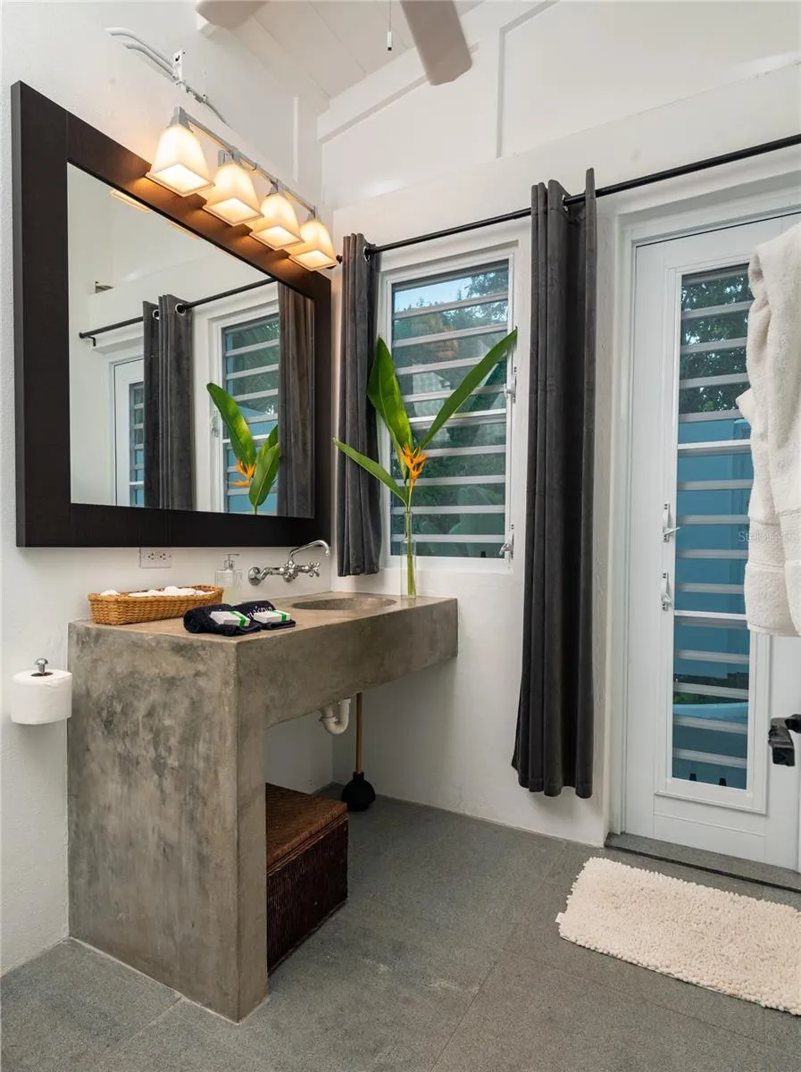 300 PALM COTTAGES Vieques, PR 00765