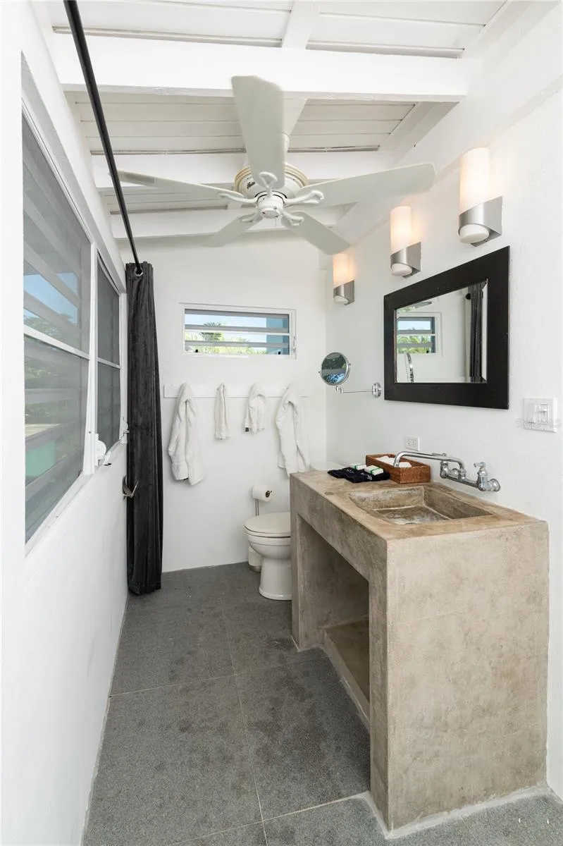 300 PALM COTTAGES Vieques, PR 00765