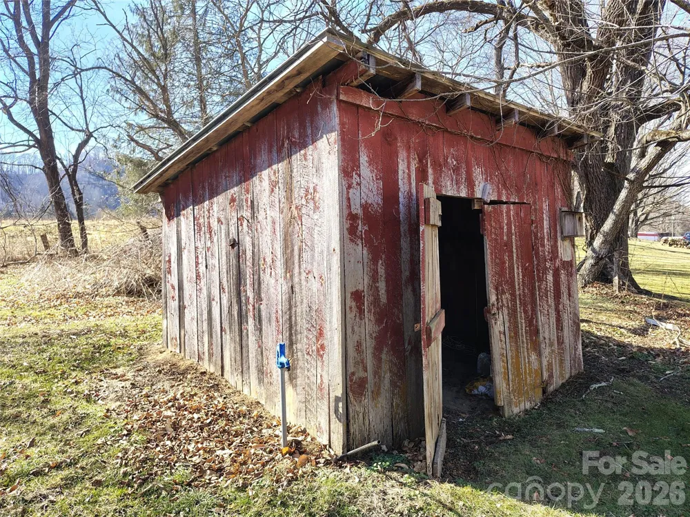 166 Old Helton School Road Lansing, NC 28643