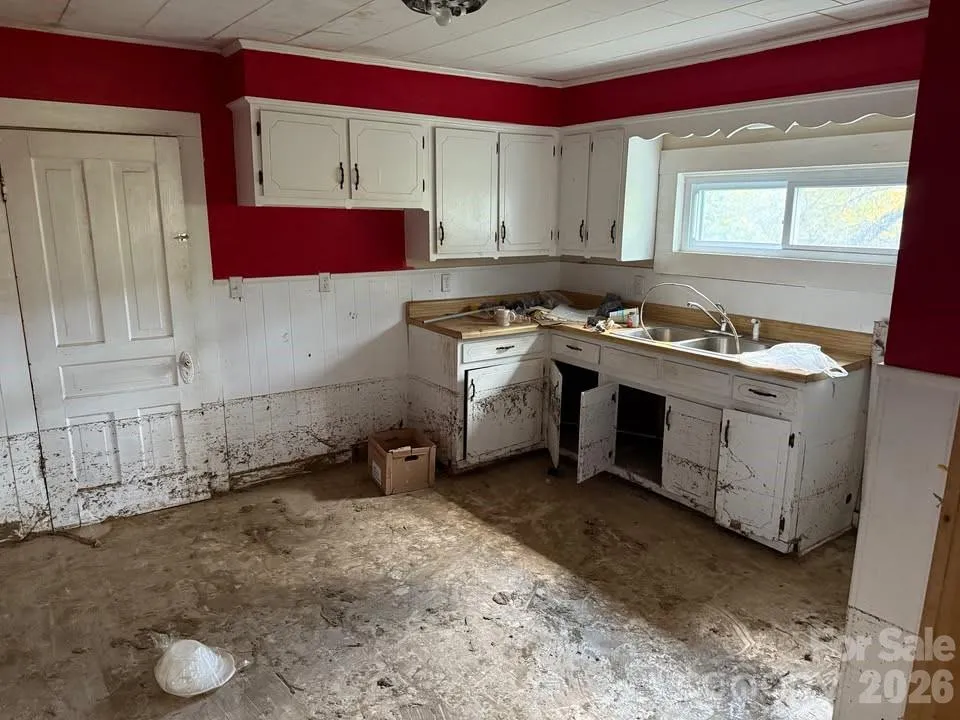 166 Old Helton School Road Lansing, NC 28643
