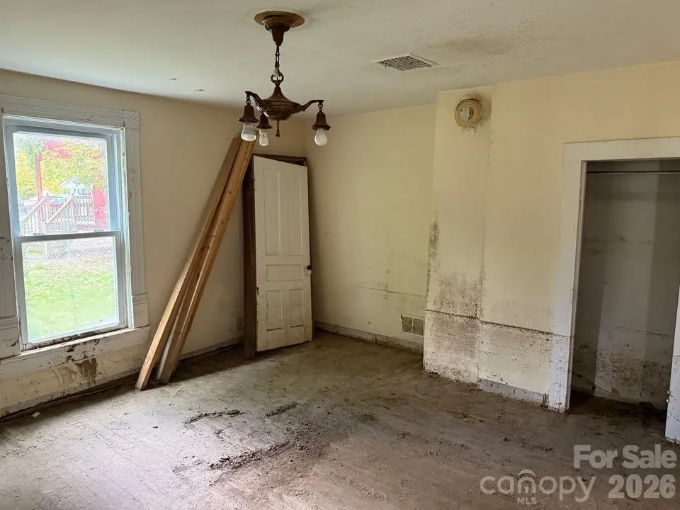 166 Old Helton School Road Lansing, NC 28643