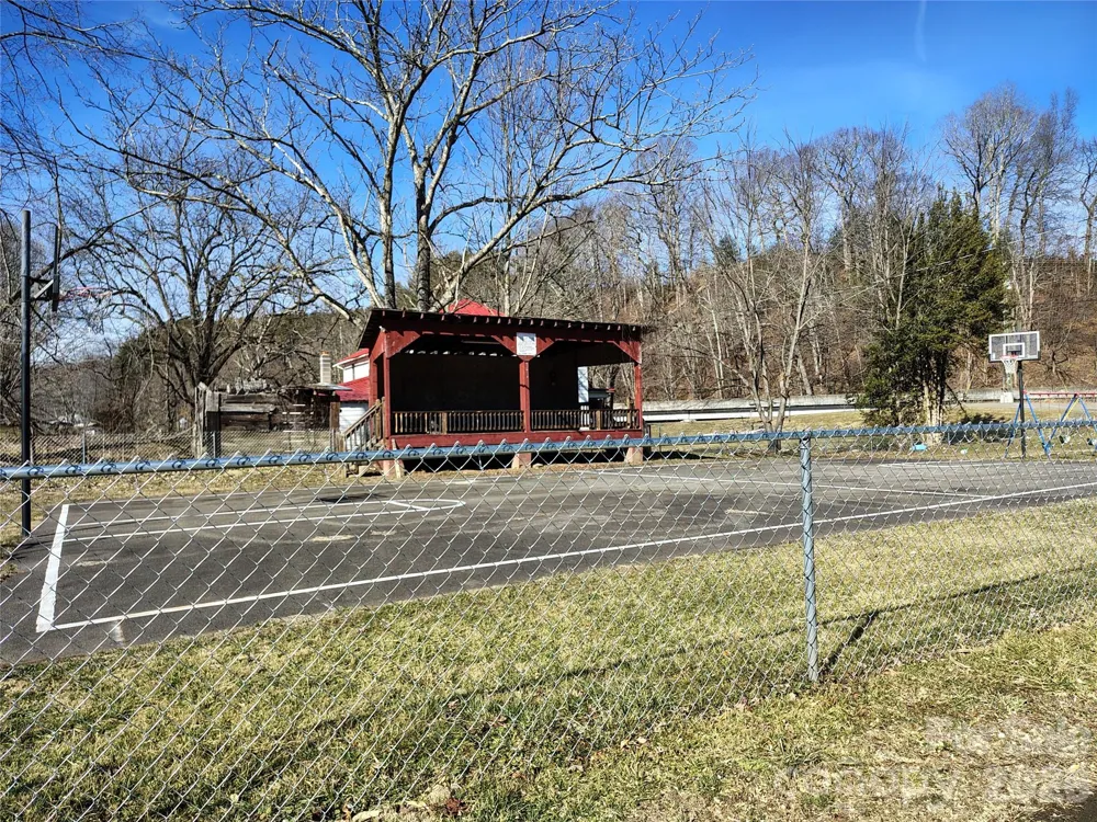 166 Old Helton School Road Lansing, NC 28643