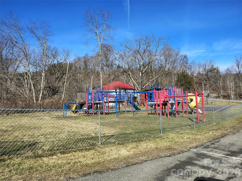 166 Old Helton School Road Lansing, NC 28643