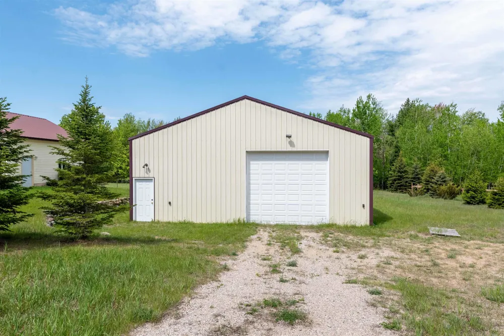 7495 Bennett Road Acme Township, MI 49690