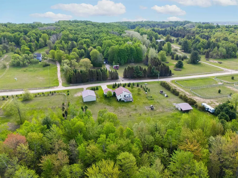 7495 Bennett Road Acme Township, MI 49690