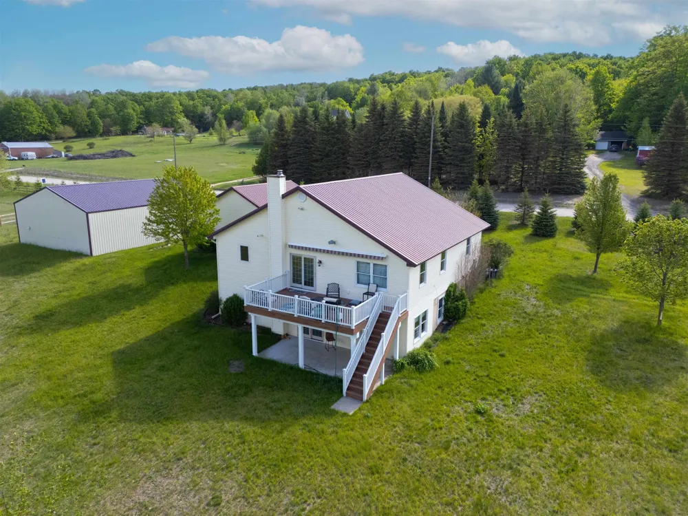 7495 Bennett Road Acme Township, MI 49690