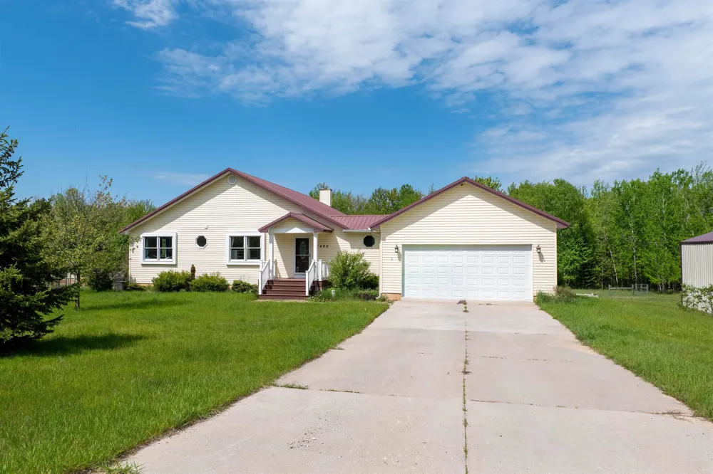 7495 Bennett Road Acme Township, MI 49690