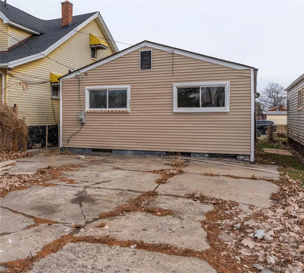 17809 McDougall Street Hamtramck City, MI 48212