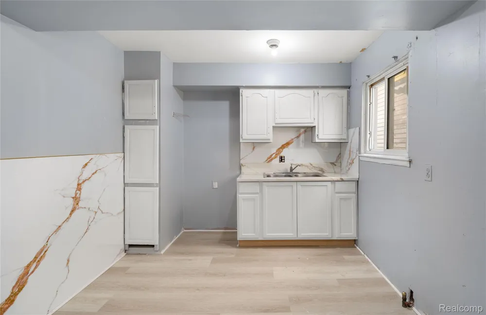 17809 McDougall Street Hamtramck City, MI 48212