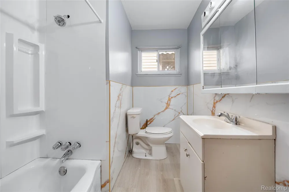 17809 McDougall Street Hamtramck City, MI 48212