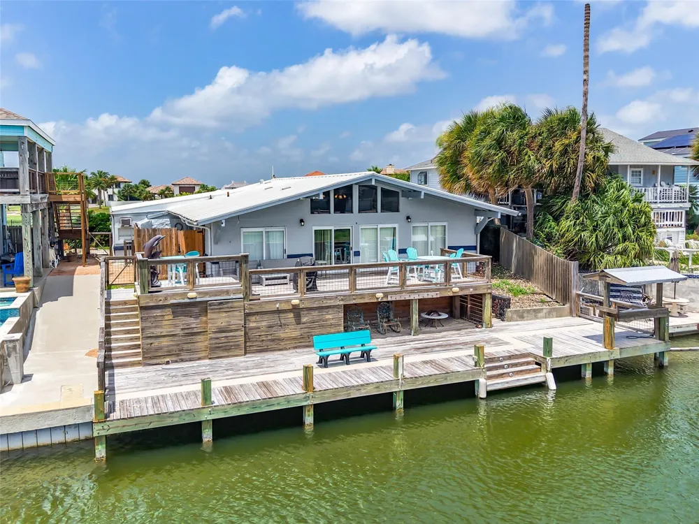 189 Driftwood Drive City By The Sea, TX 78336