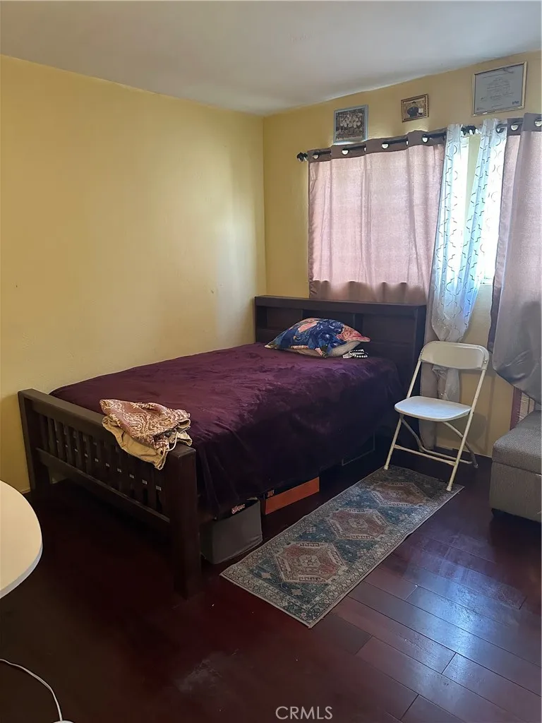 18535 Bryant Northridge, CA 91324
