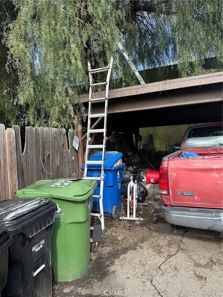 18535 Bryant Northridge, CA 91324