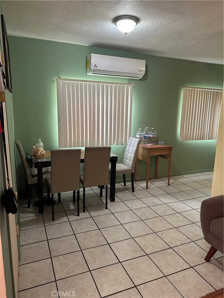 18535 Bryant Northridge, CA 91324
