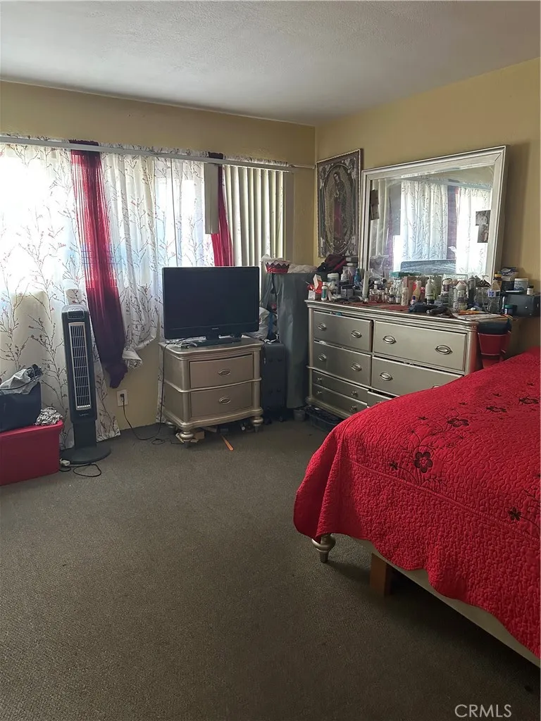 18535 Bryant Northridge, CA 91324