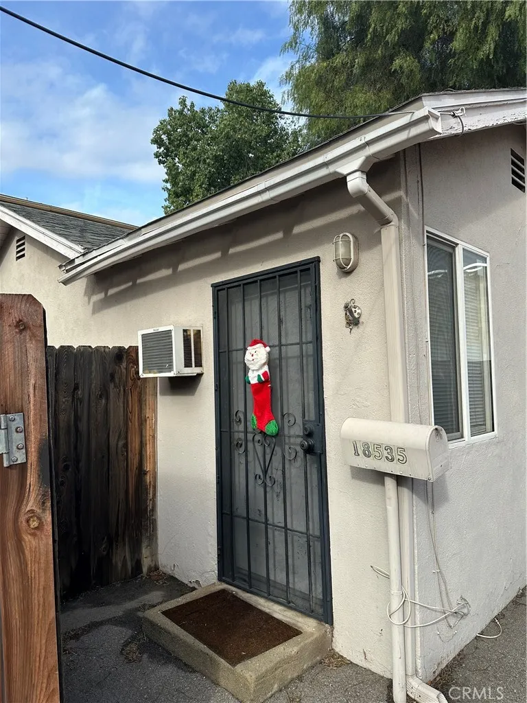 18535 Bryant Northridge, CA 91324