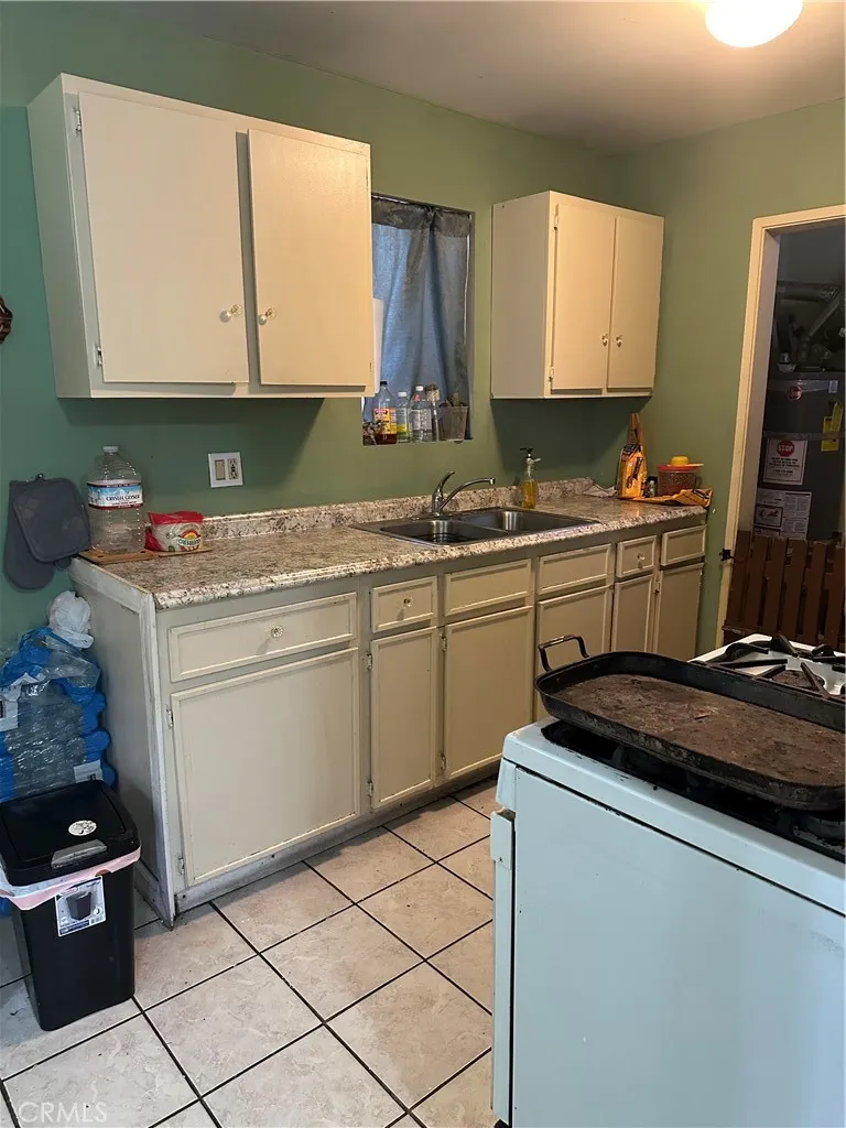 18535 Bryant Northridge, CA 91324