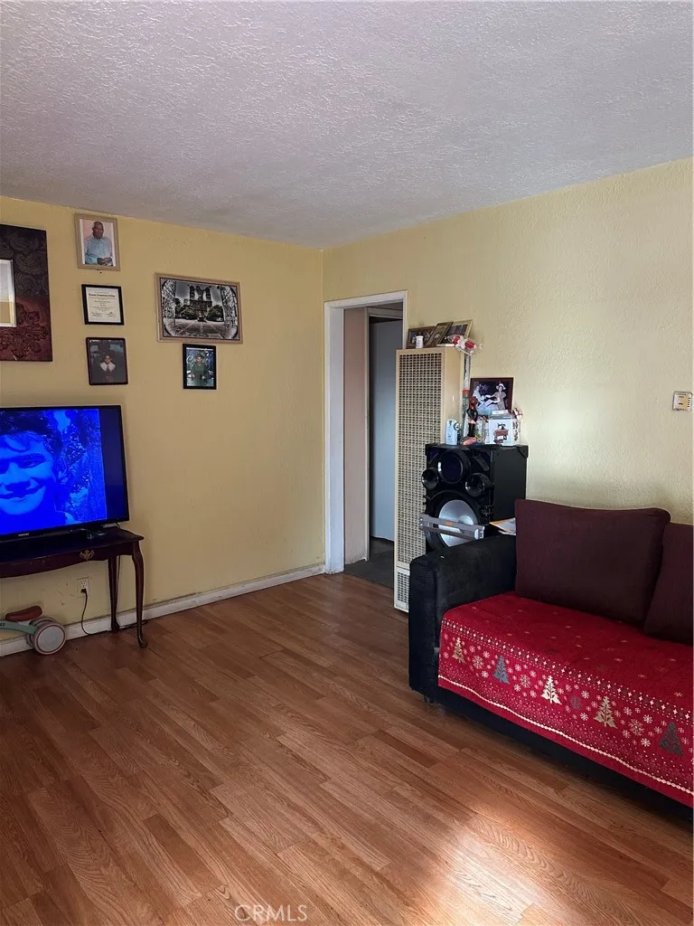 18535 Bryant Northridge, CA 91324