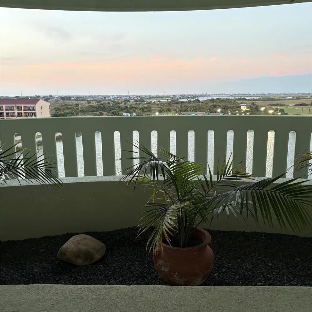 9420 Seawall Boulevard #605 Galveston, TX 77554