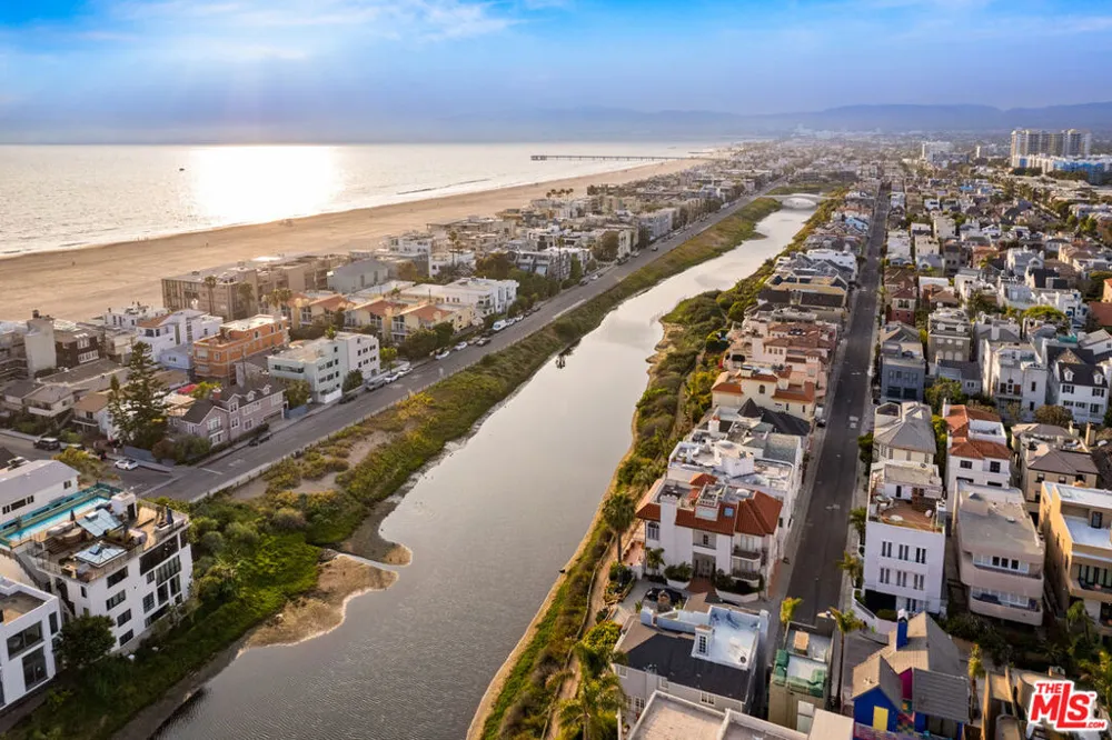 110 Topsail Mall Marina del Rey, CA 90292