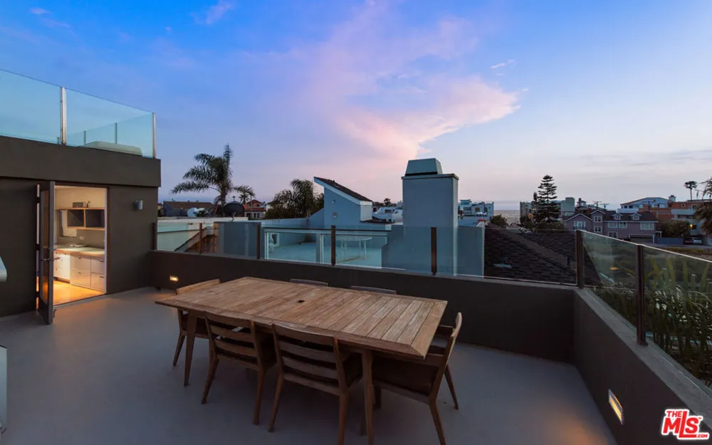 110 Topsail Mall Marina del Rey, CA 90292