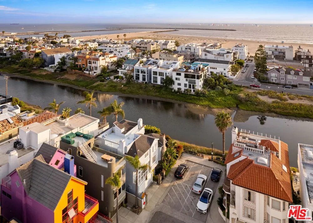 110 Topsail Mall Marina del Rey, CA 90292