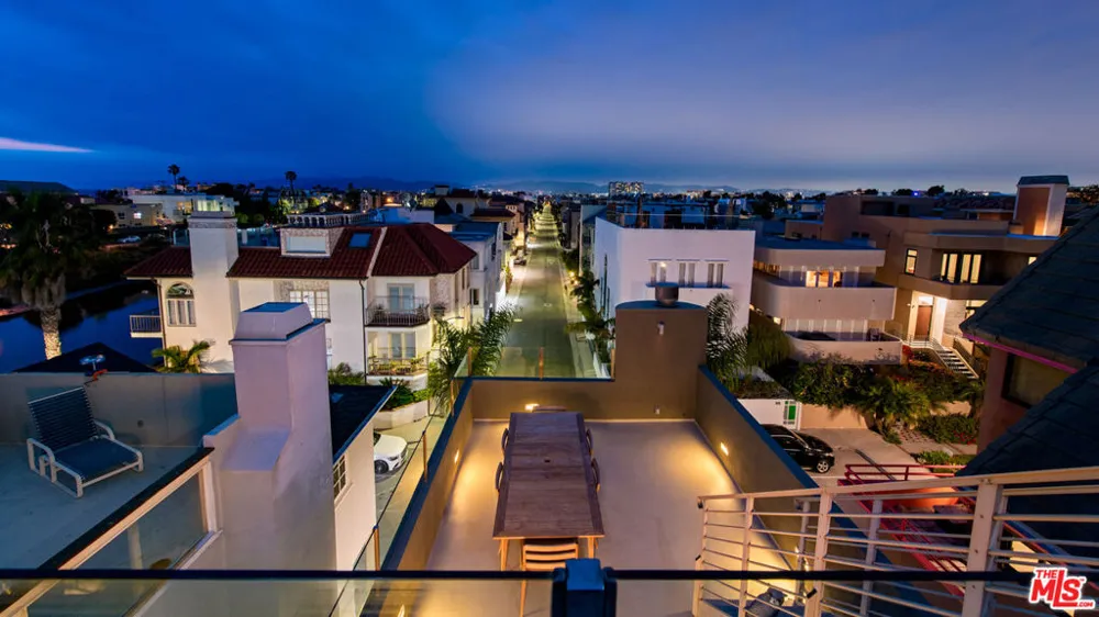 110 Topsail Mall Marina del Rey, CA 90292