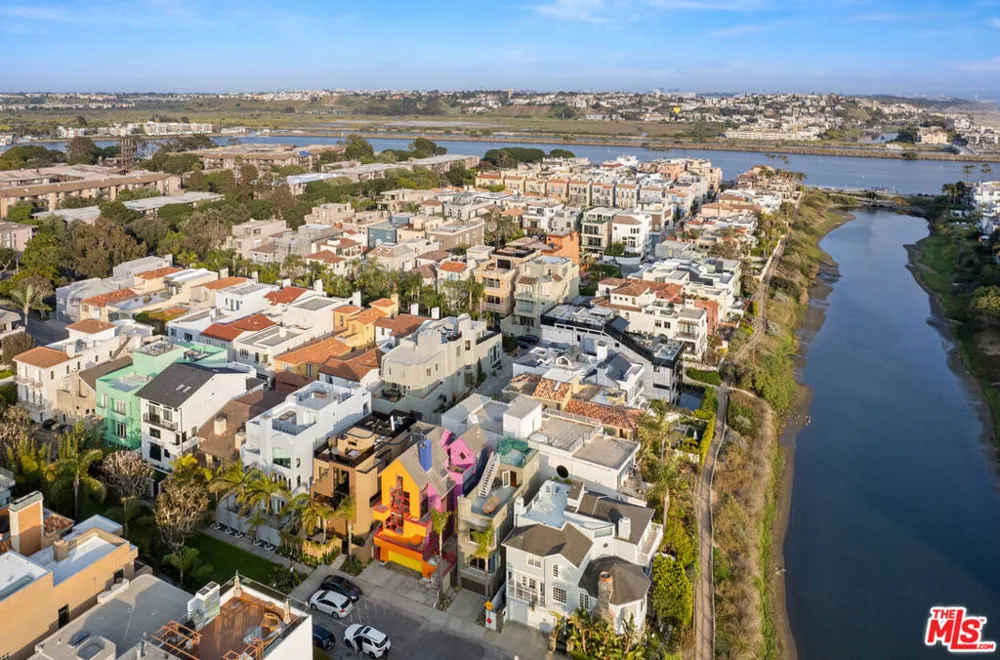 110 Topsail Mall Marina del Rey, CA 90292