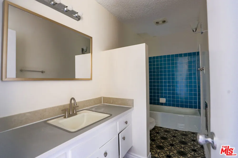 11131 ROSE AVENUE #25 Los Angeles, CA 90034