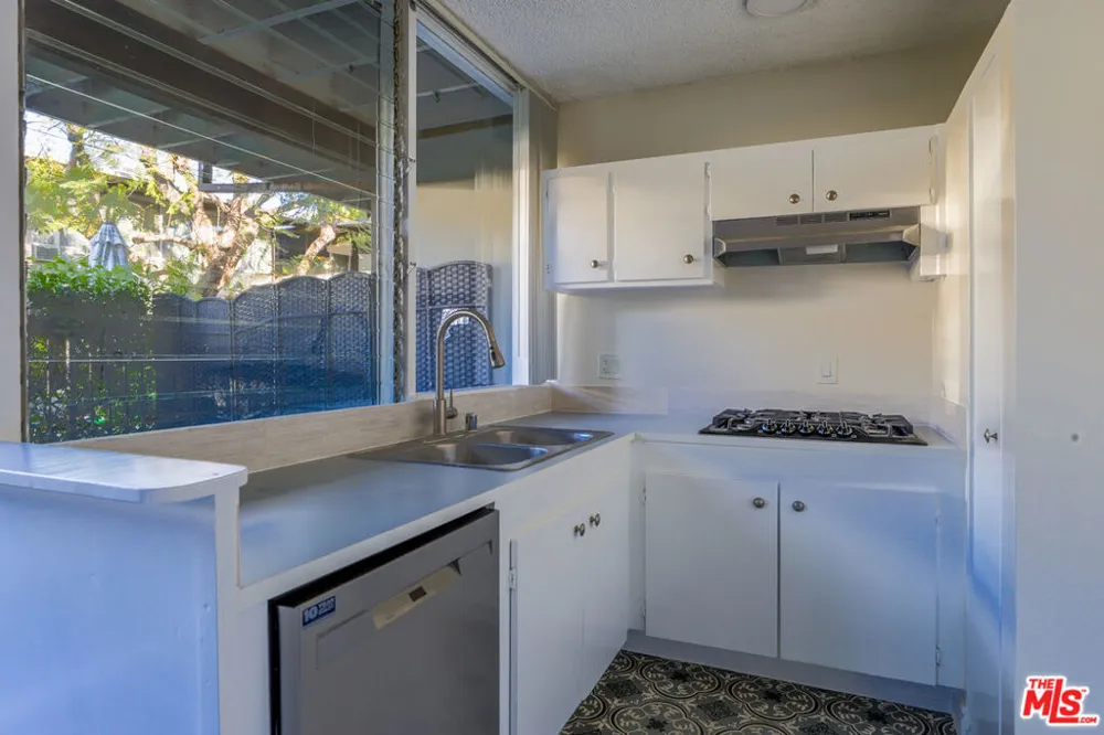 11131 ROSE AVENUE #25 Los Angeles, CA 90034