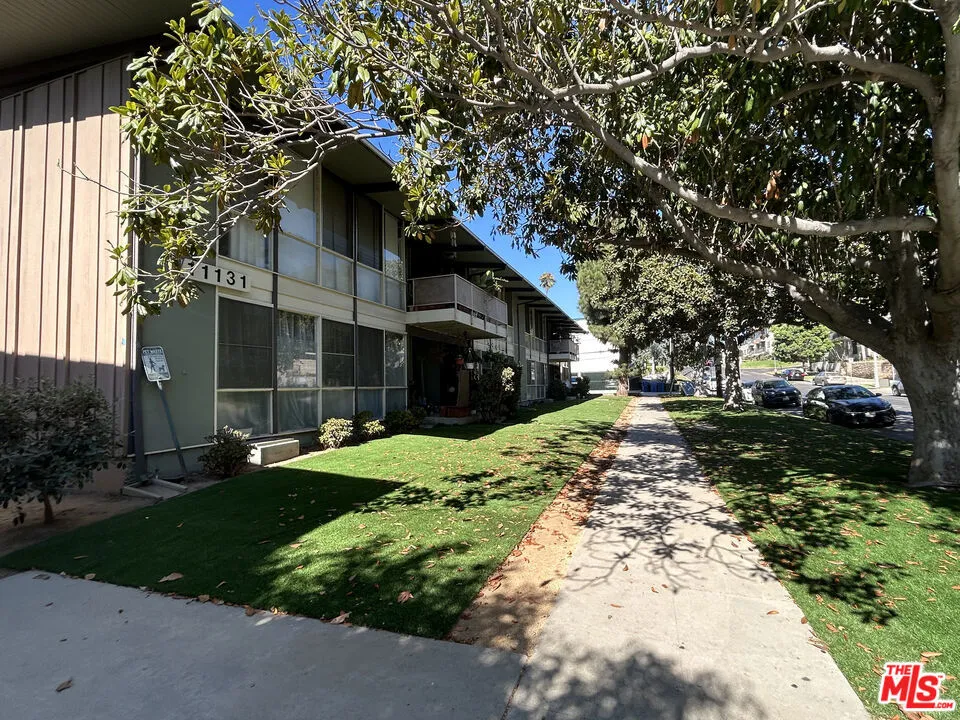 11131 ROSE AVENUE #25 Los Angeles, CA 90034