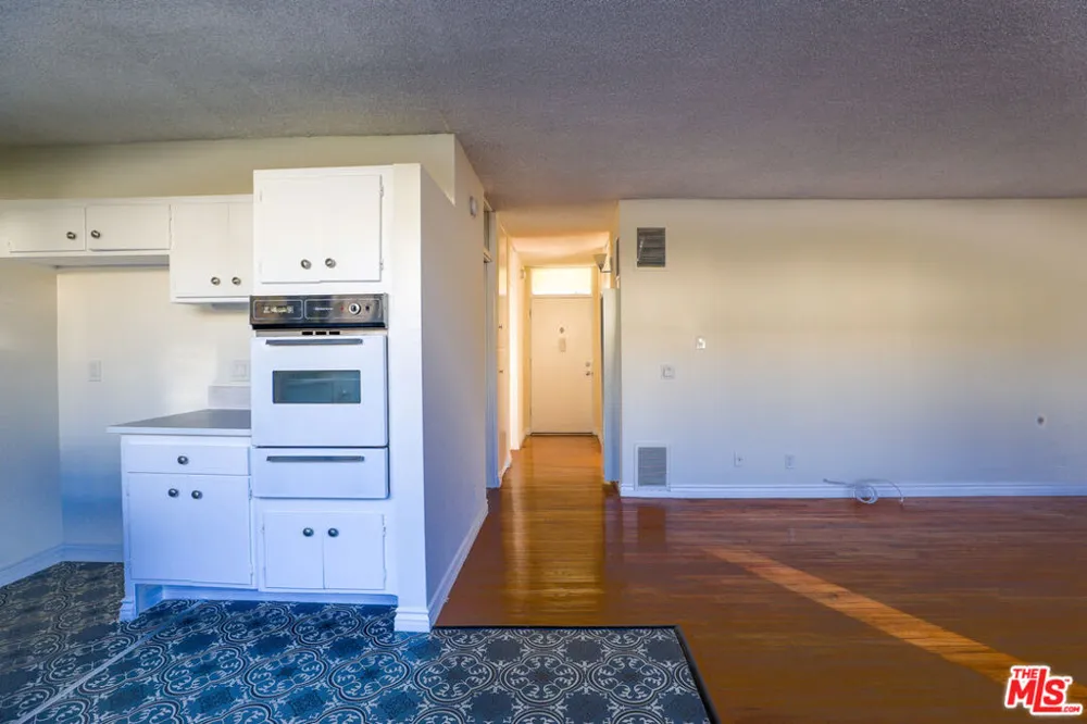 11131 ROSE AVENUE #25 Los Angeles, CA 90034
