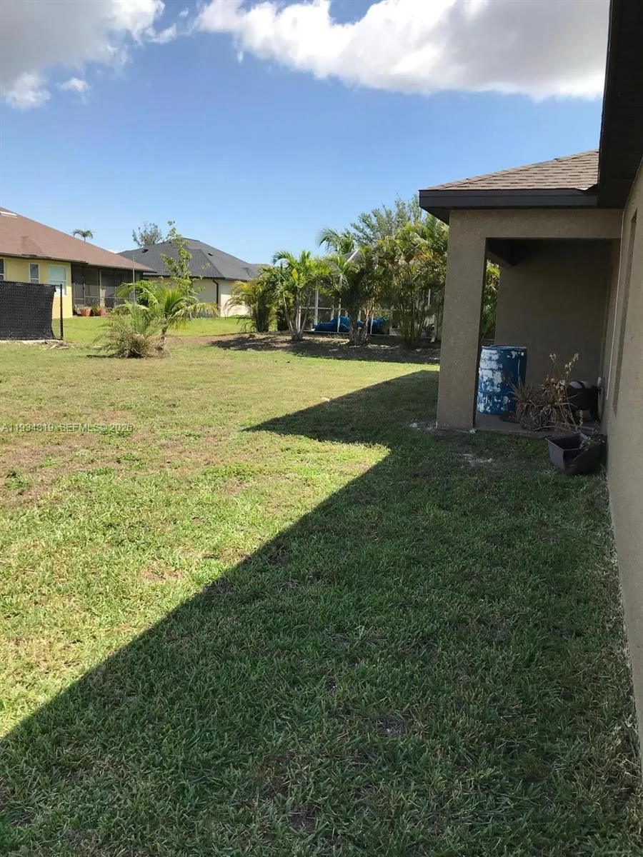 2709 SW 18th Ave Cape Coral, FL 33914