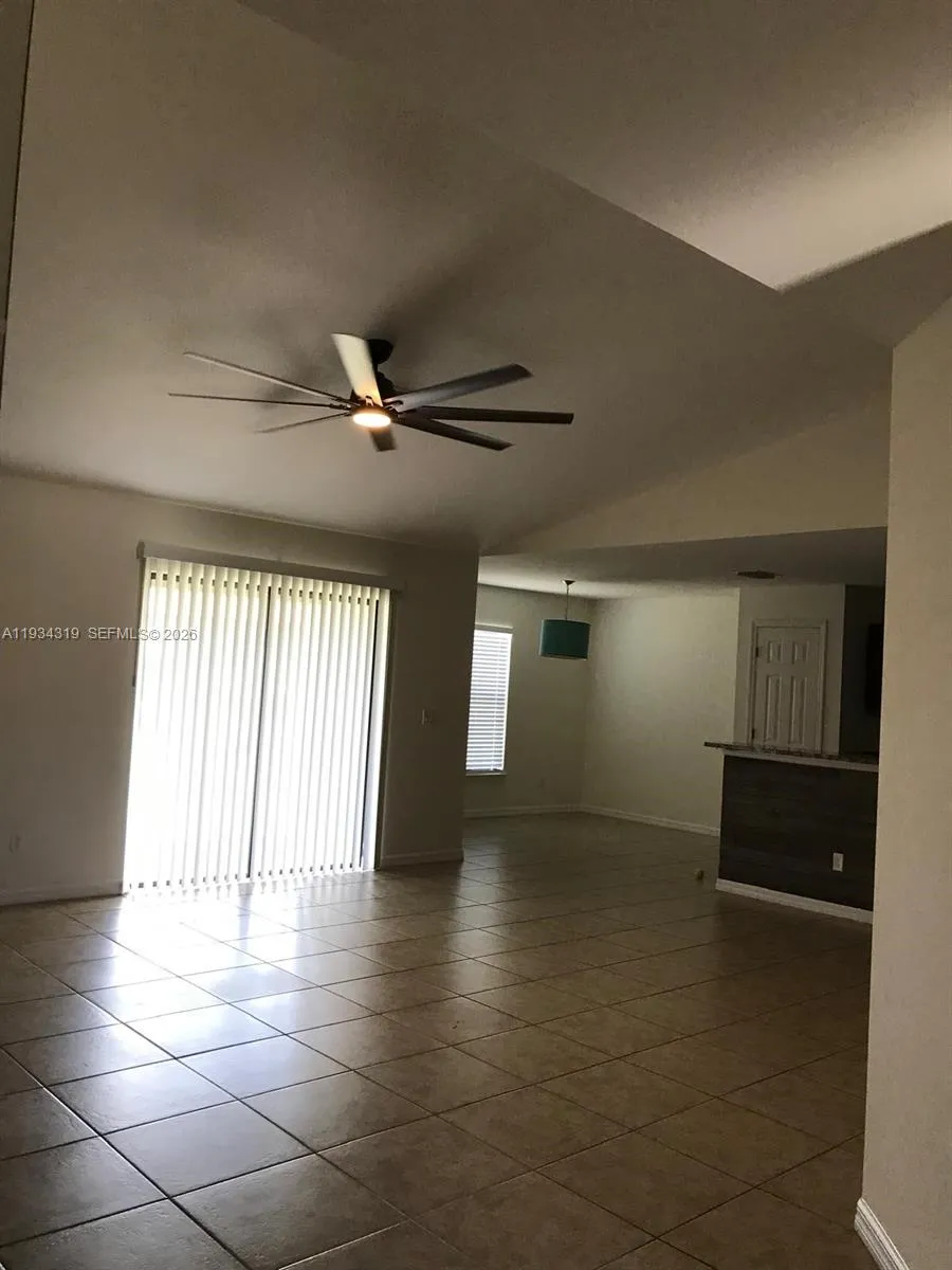 2709 SW 18th Ave Cape Coral, FL 33914
