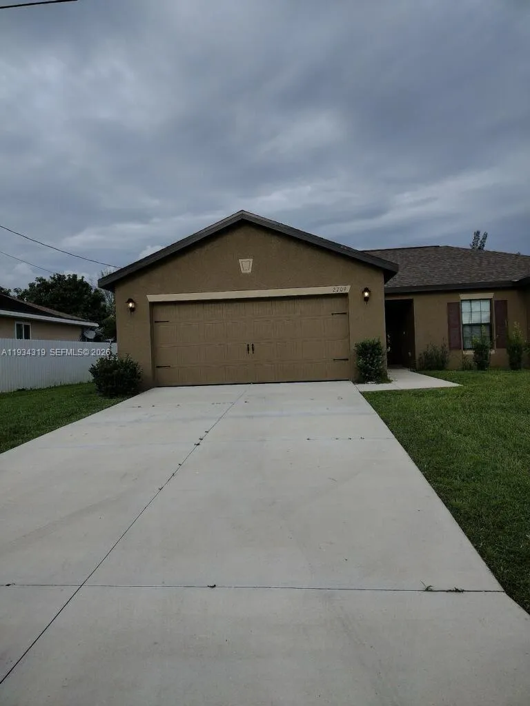 2709 SW 18th Ave Cape Coral, FL 33914
