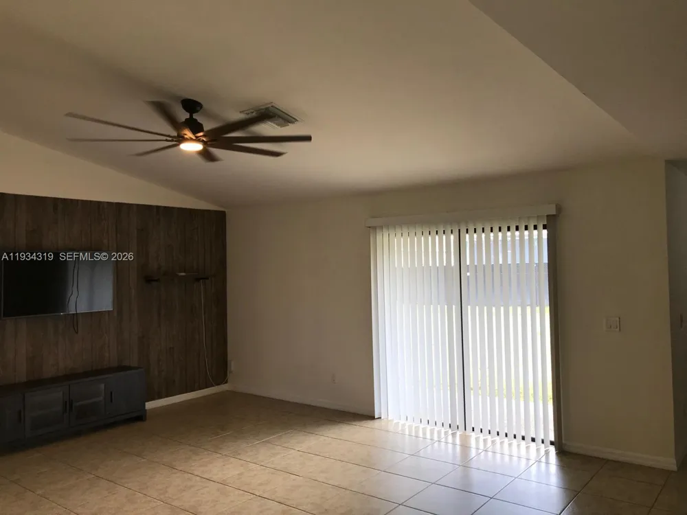 2709 SW 18th Ave Cape Coral, FL 33914