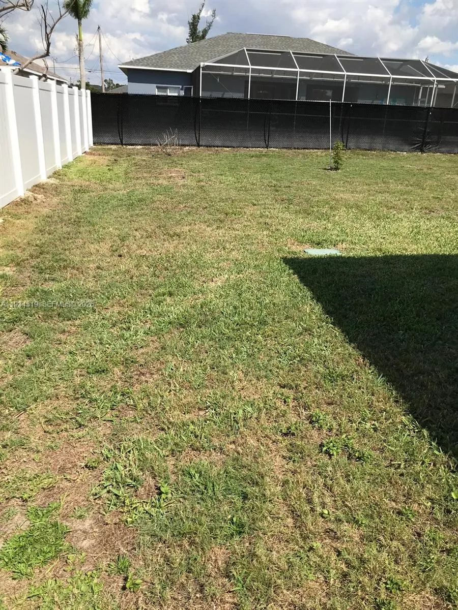 2709 SW 18th Ave Cape Coral, FL 33914