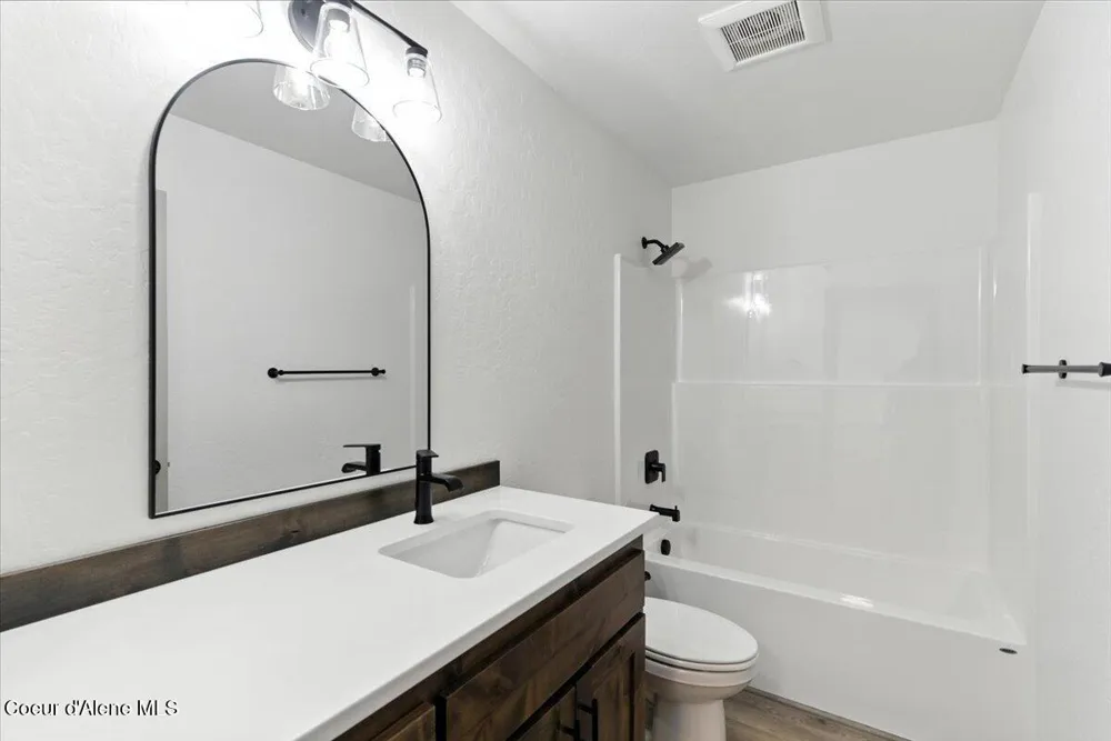 382 Solar Road Oldtown, ID 83822