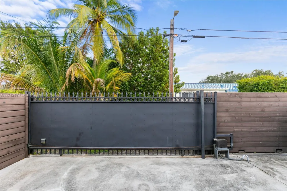 341 NW 67th Ave Miami Springs, FL 33166