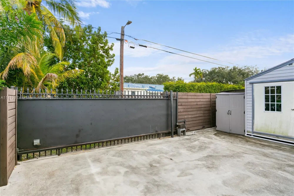341 NW 67th Ave Miami Springs, FL 33166