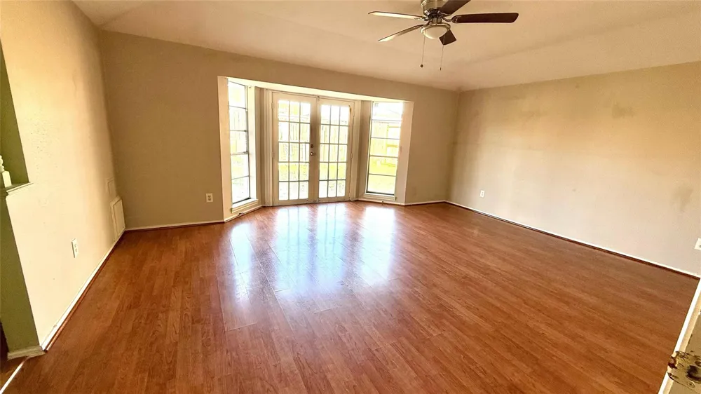 5702 Arncliffe Drive Houston, TX 77088