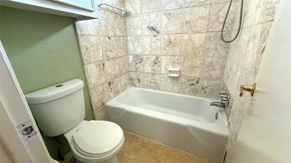 5702 Arncliffe Drive Houston, TX 77088