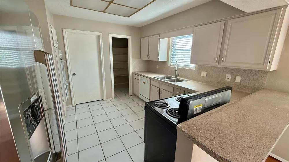 5702 Arncliffe Drive Houston, TX 77088