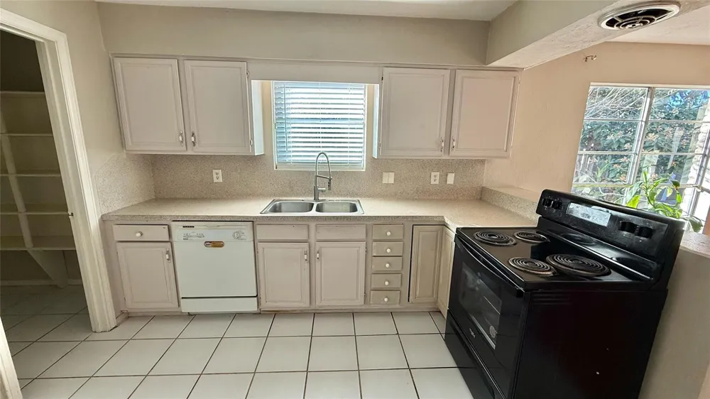 5702 Arncliffe Drive Houston, TX 77088